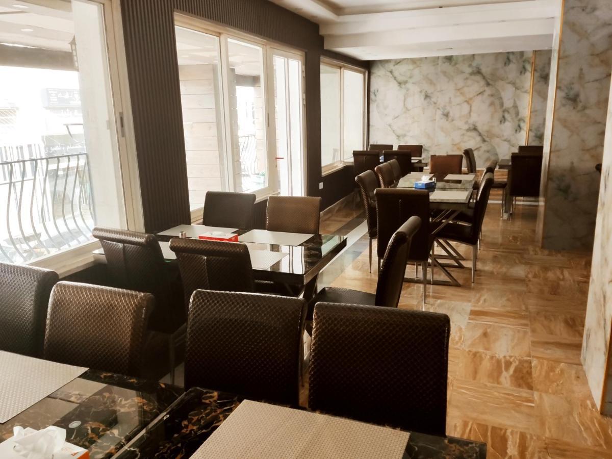 Golden Plaza Hotel Аман Екстериор снимка
